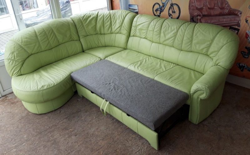 Угловой диван раскладной салатовый кожаный