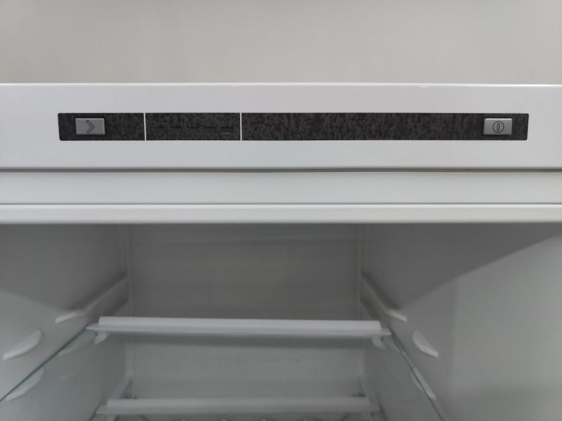 Холодильник двокамерний Bosch KGV36NW20 90W 215+94л sn 9212100268 n475