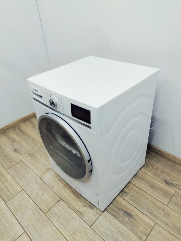 Сушильна машина Siemens IQ800 WT47Y701 07