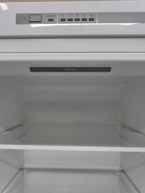 Холодильник двокамерний Bosch KGV36UW20 90W 213+94л sn 9506100961 n480