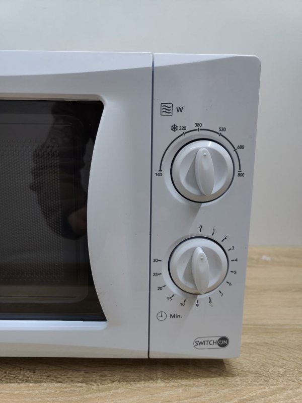 Мікрохвильова піч SwitchOn MW A01 1200W sn 07607