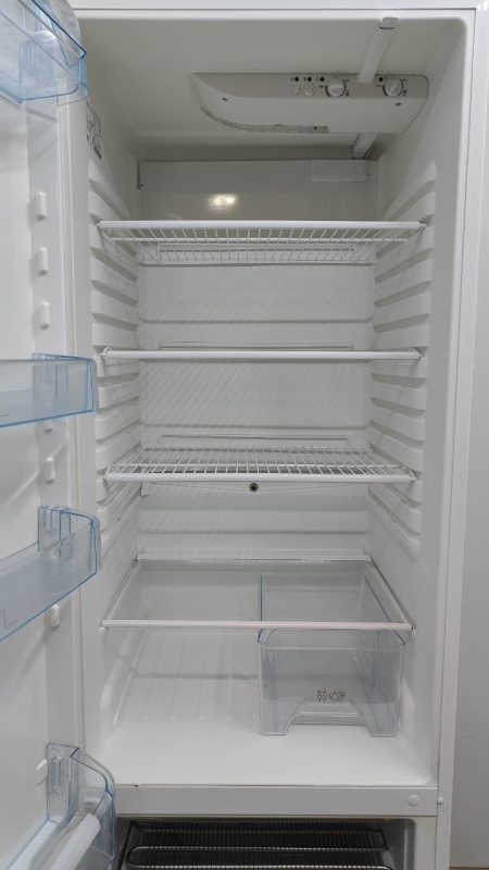 Холодильник двокамерний Electrolux ERB40250W8 10W 275+87л sn 81000819 n542