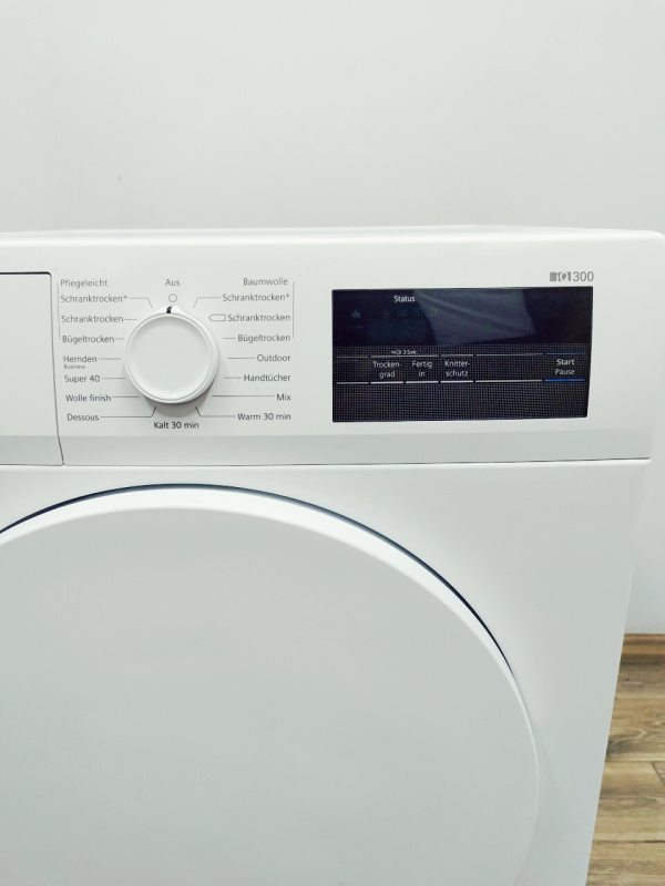 Сушильна машина Siemens IQ300 WT43H000 03