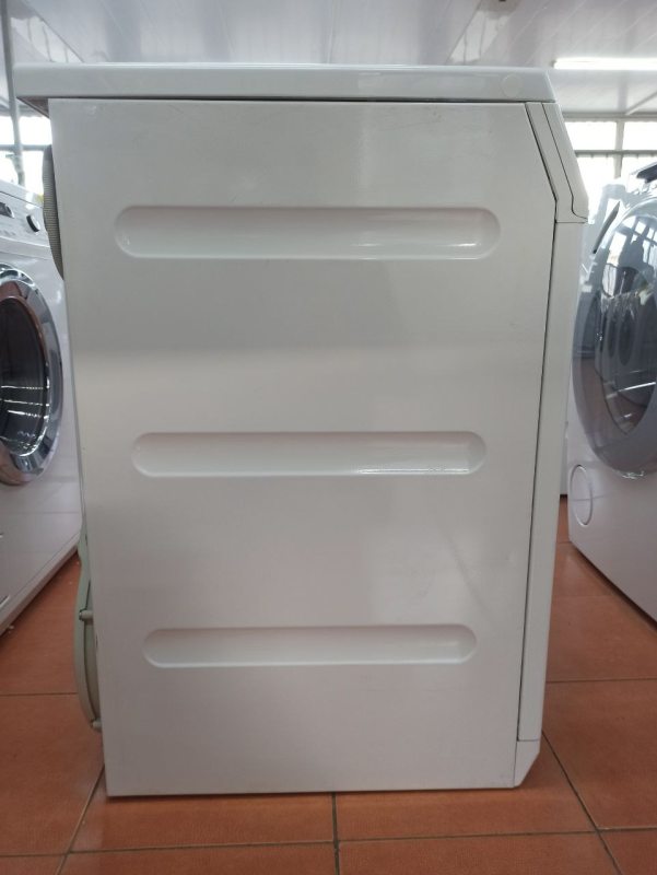 Сушильна машина Miele T8164WP