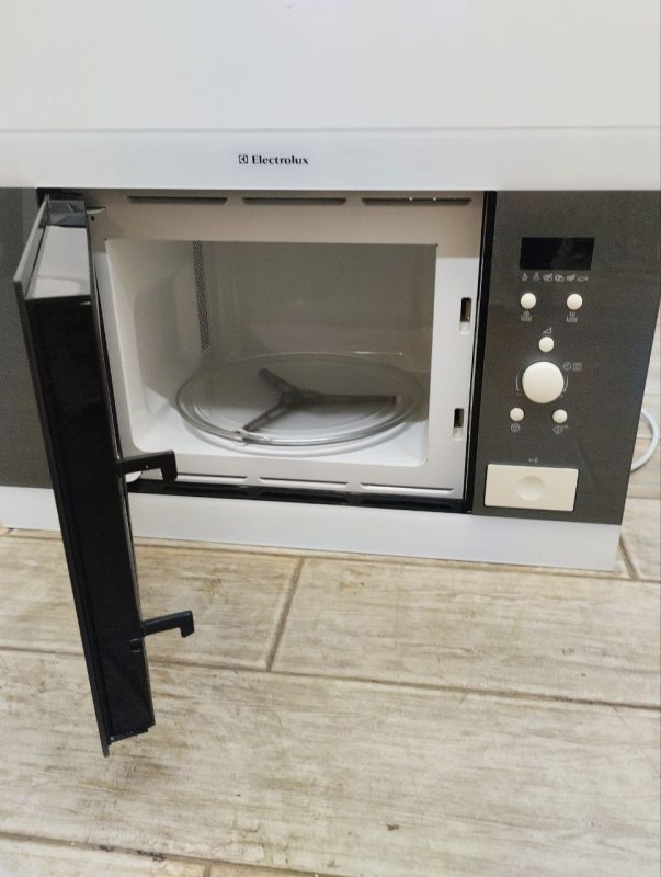 Мікрохвильова піч вбудована Electrolux EMS17216W 1200W sn 13700181 n373