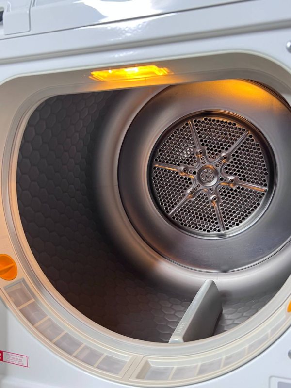 Сушильна машина Miele T8861WP