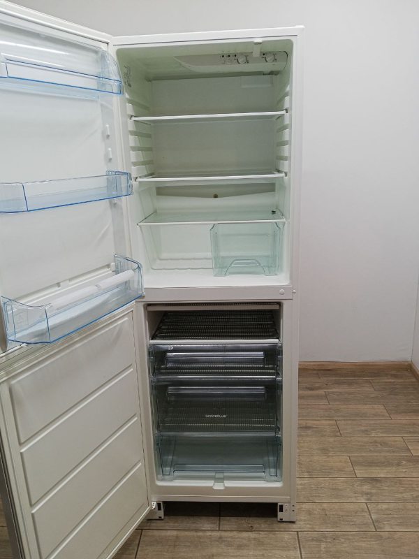 Холодильник двокамерний Electrolux ERB34253W 160W 188+118л sn 82103646 n538