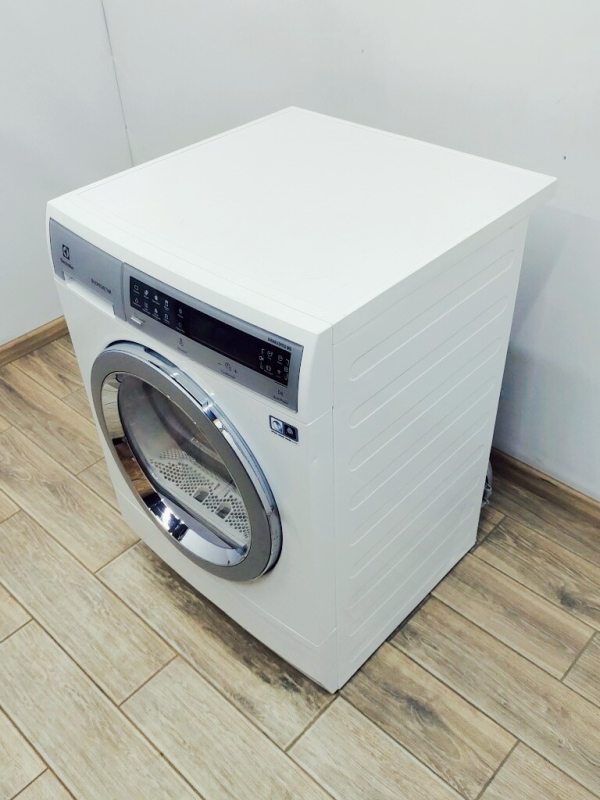 Сушильна машина Electrolux EDH3986WW