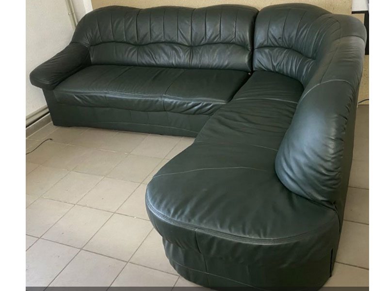 Угловой кожаный диван зеленый