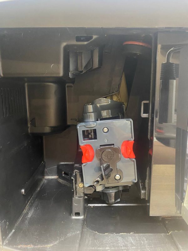 Кавоварка Delonghi Magnifica 1450w ESAM 04110S