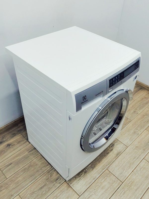 Сушильна машина Electrolux EDH3986WW