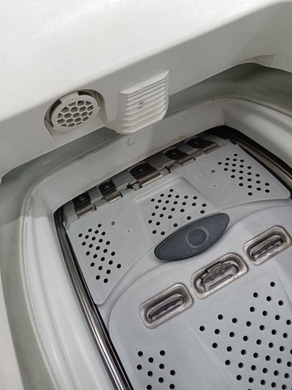 Вертикальна пральна машина Electrolux L47239