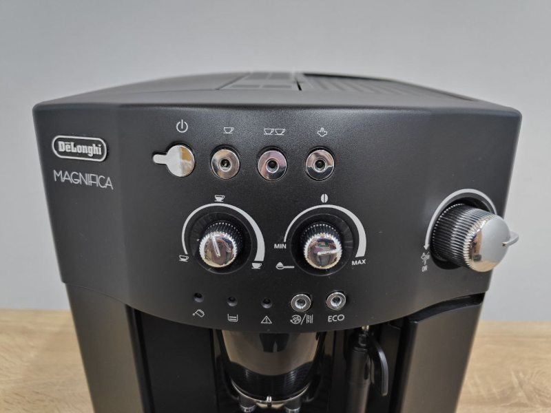 Кавоварка Delonghi Magnifica