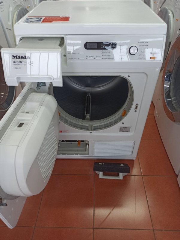 Сушильна машина Miele T8861WP