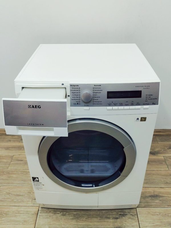 Сушильна машина AEG T76786IH