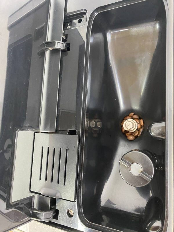 Кавомашина Saeco Exprelia HD8856 1400w sn TU901208034132