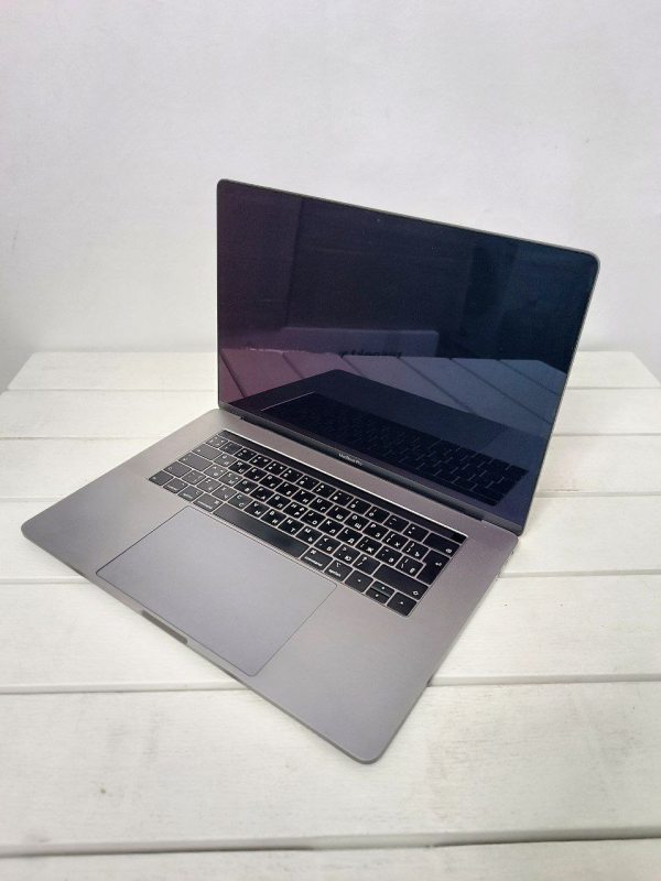 Ноутбук Apple MacBook Pro 15.4 Бат 4:30