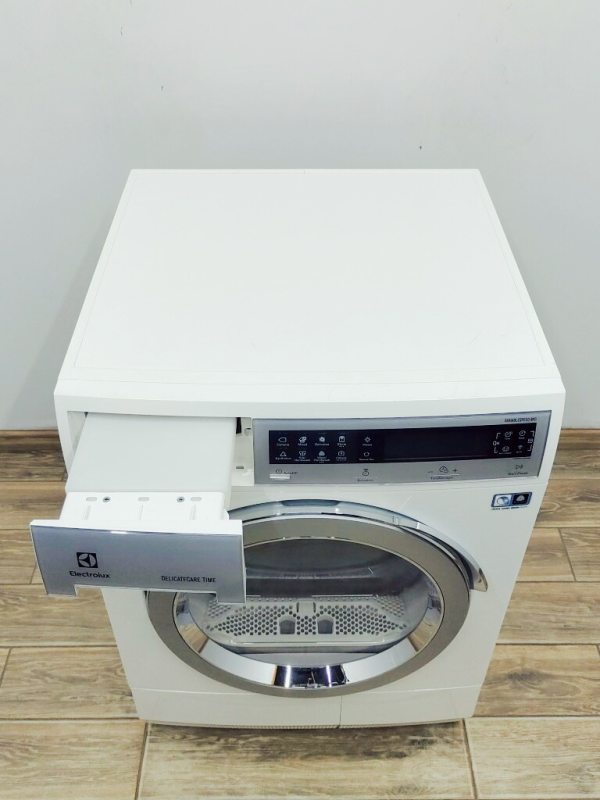 Сушильна машина Electrolux EDH3986WW