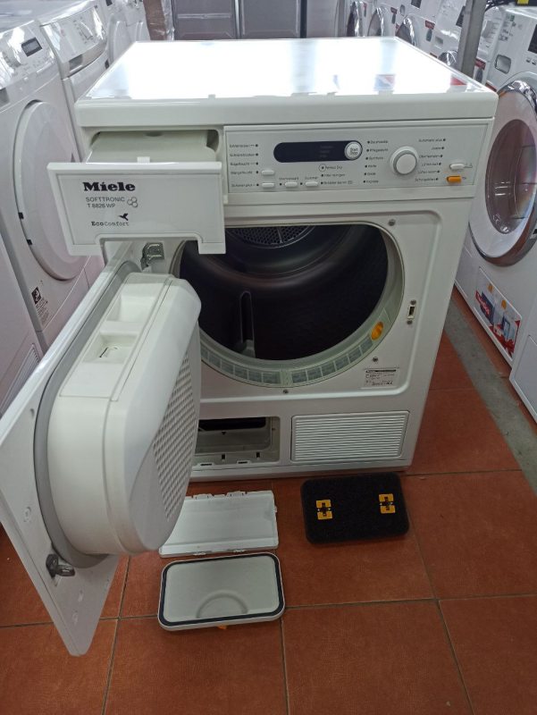 Сушильна машина Miele T8826WP