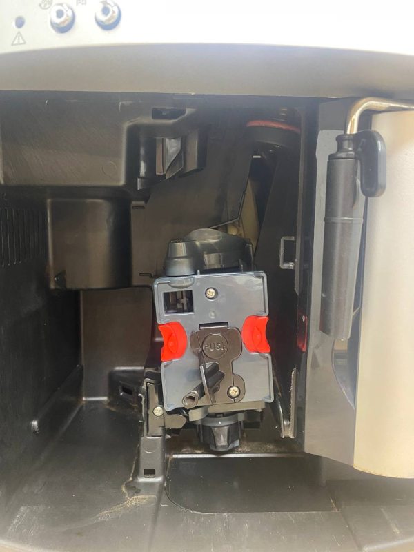 Кавоварка Delonghi Magnifica 1350w ESAM3200 S