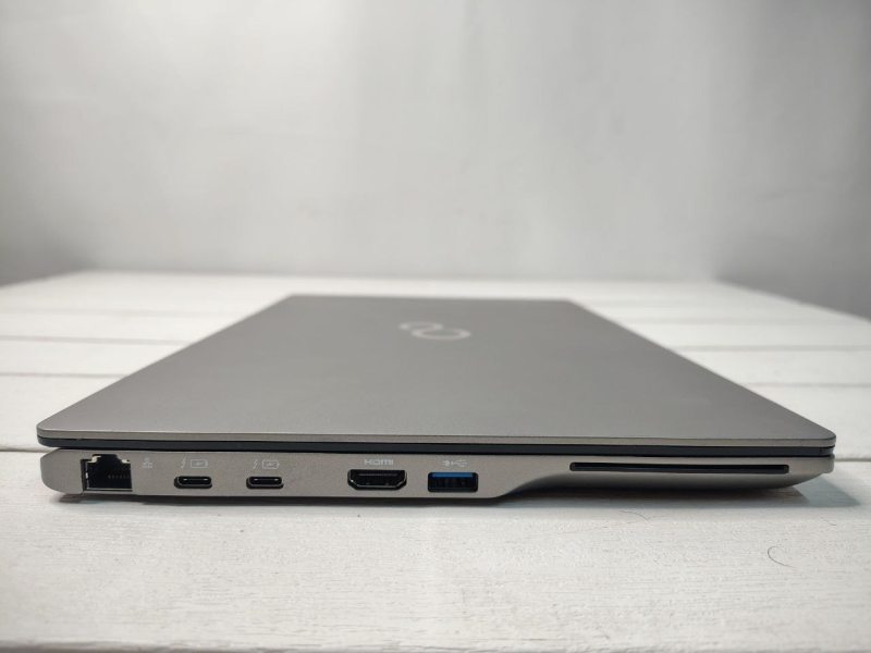 Ноутбук Fujitsu LifeBook U7411 14 FHD Б/У Бат до 8 годин