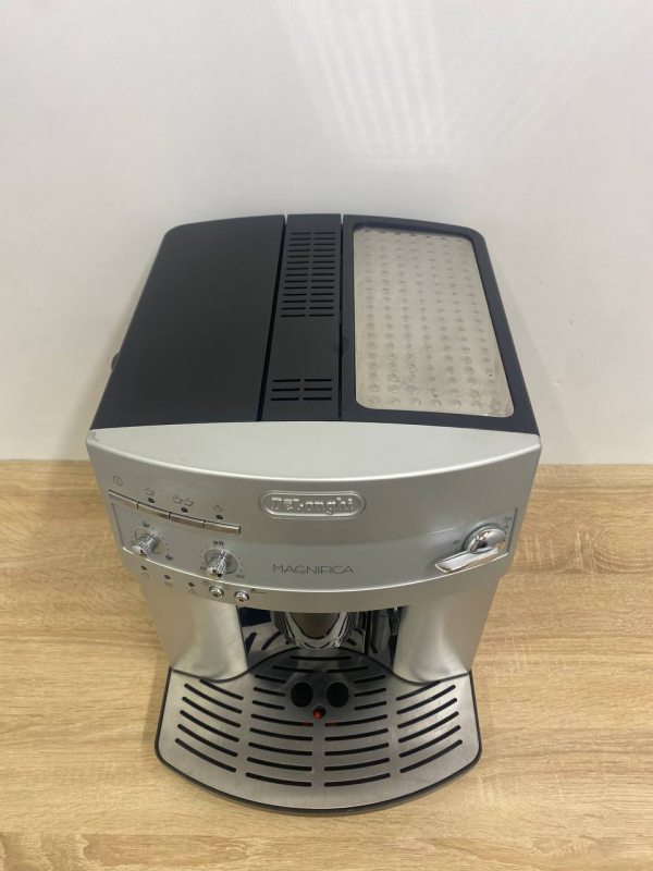 Кавоварка Delonghi Magnifica 1350w ESAM3200 S