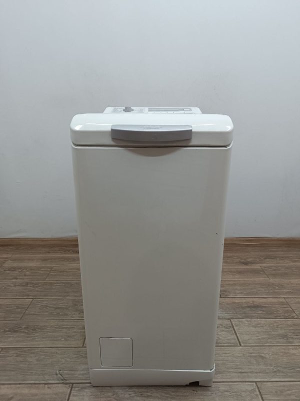 Вертикальна пральна машина Electrolux L47239