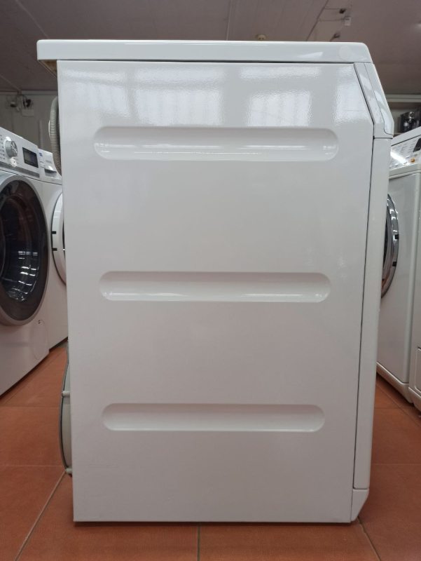 Сушильна машина Miele T8827WP